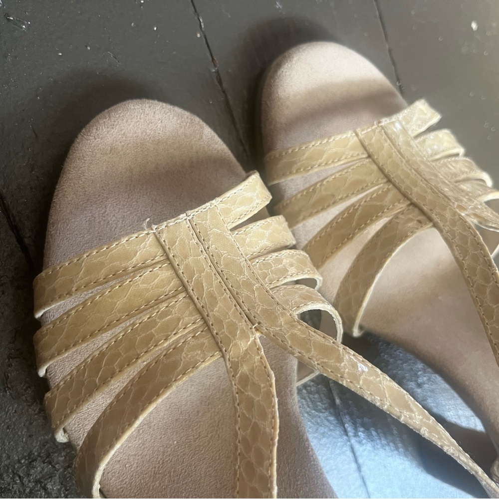 AEROSOLES Beige Strappy Mid-Heel Sandals - Picture 8 of 8